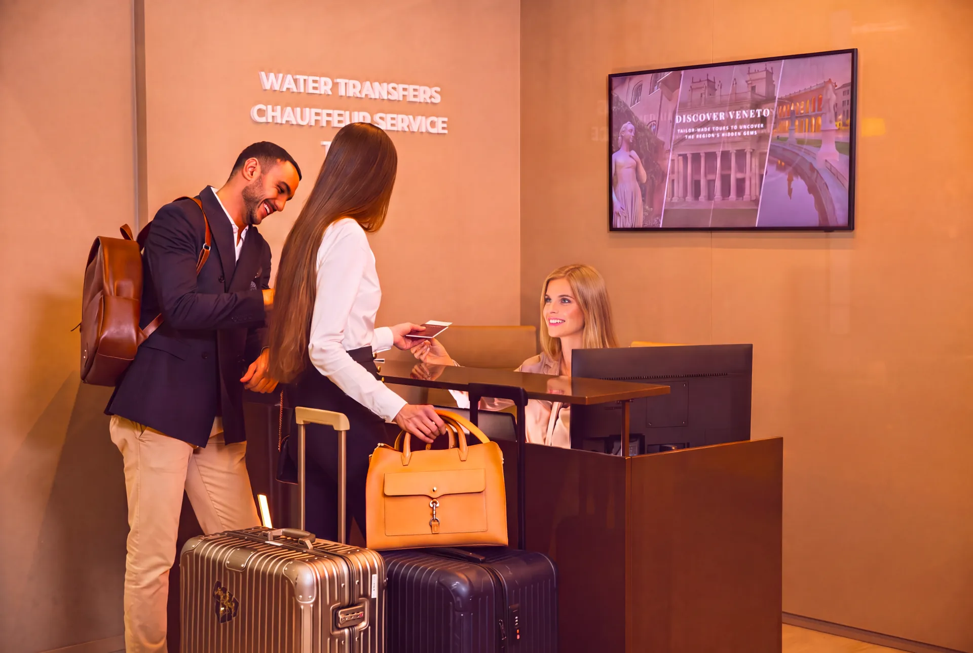 Il desk VLS nella hall arrivi dell'aeroporto Marco Polo di Venezia